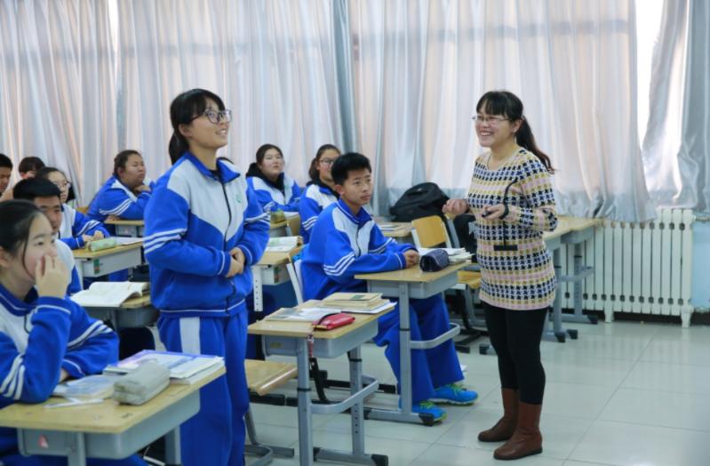 教师兼职做微商违法吗,老师做微商引争议被开除