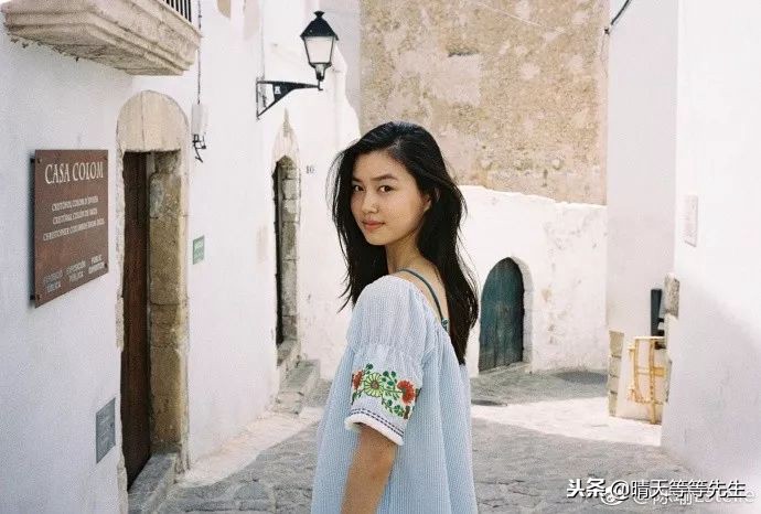 2018维密刘雯依旧气场,2018维密走秀完整视频刘雯