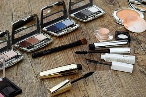 纤长睫毛膏和浓密睫毛有什么区别,睫毛膏防水不晕染纤长增长睫毛