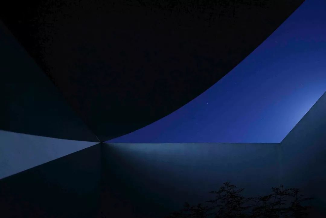 把「月亮」用到极致，建筑师为夫妻造座白色宅子，来记录阴晴圆缺