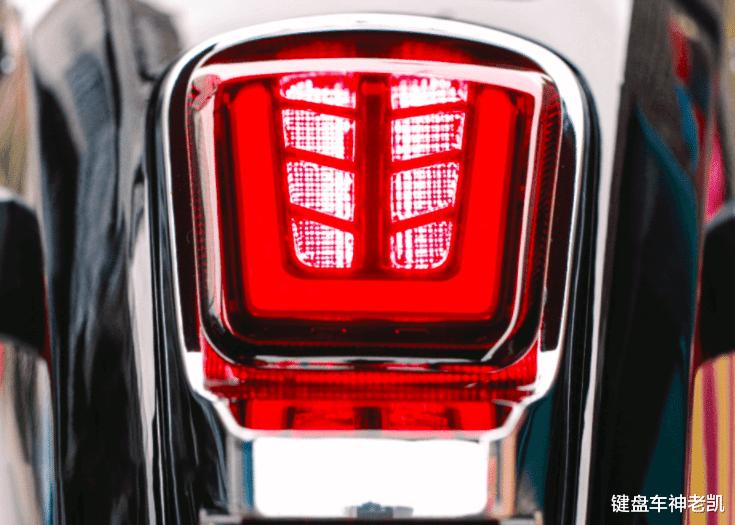 在能买到本田幼兽的东南亚，也有皮尺版的GPXPopz110