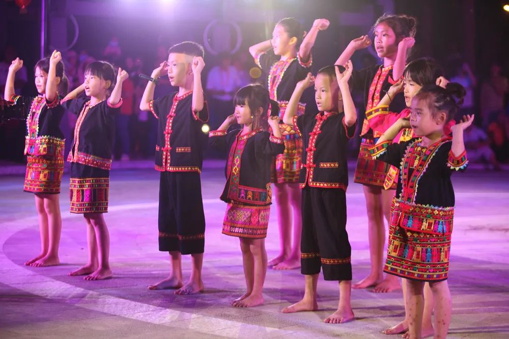 昌江梨花里视频完整版 (昌江王下乡黎花里自驾游攻略)