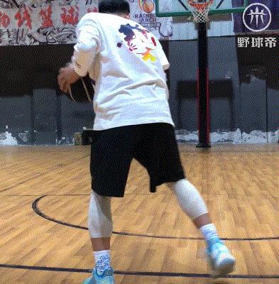 顺步拜佛接胯下运球,顺步启动