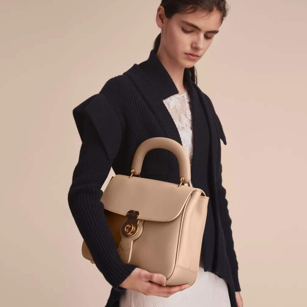 巴宝莉必买什么包,巴宝莉必买包包推荐图片