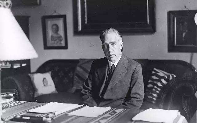 玻尔:丹麦国脚踢进奥运会斩获银牌,跨界当数学家还是菲尔兹主席