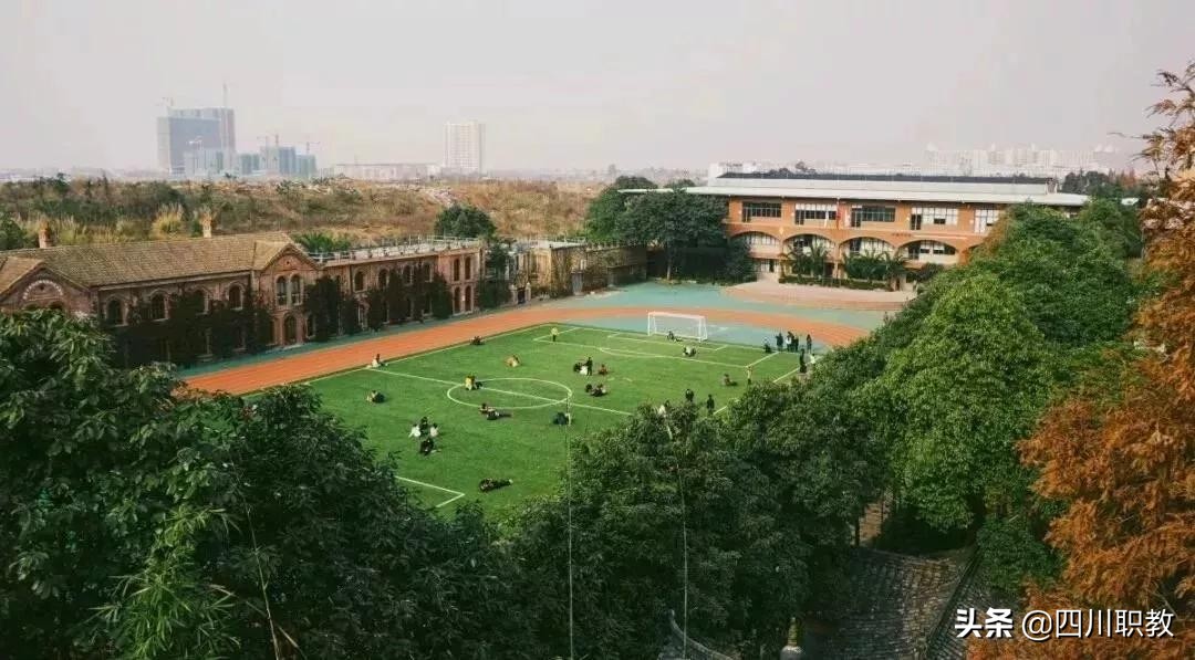 校园最美妆容，我们在成都塔子山附近的学校发现了