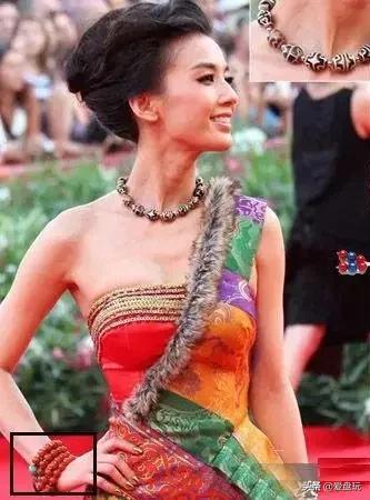 家底吓人！这位姐姐戴的手串，果然不简单