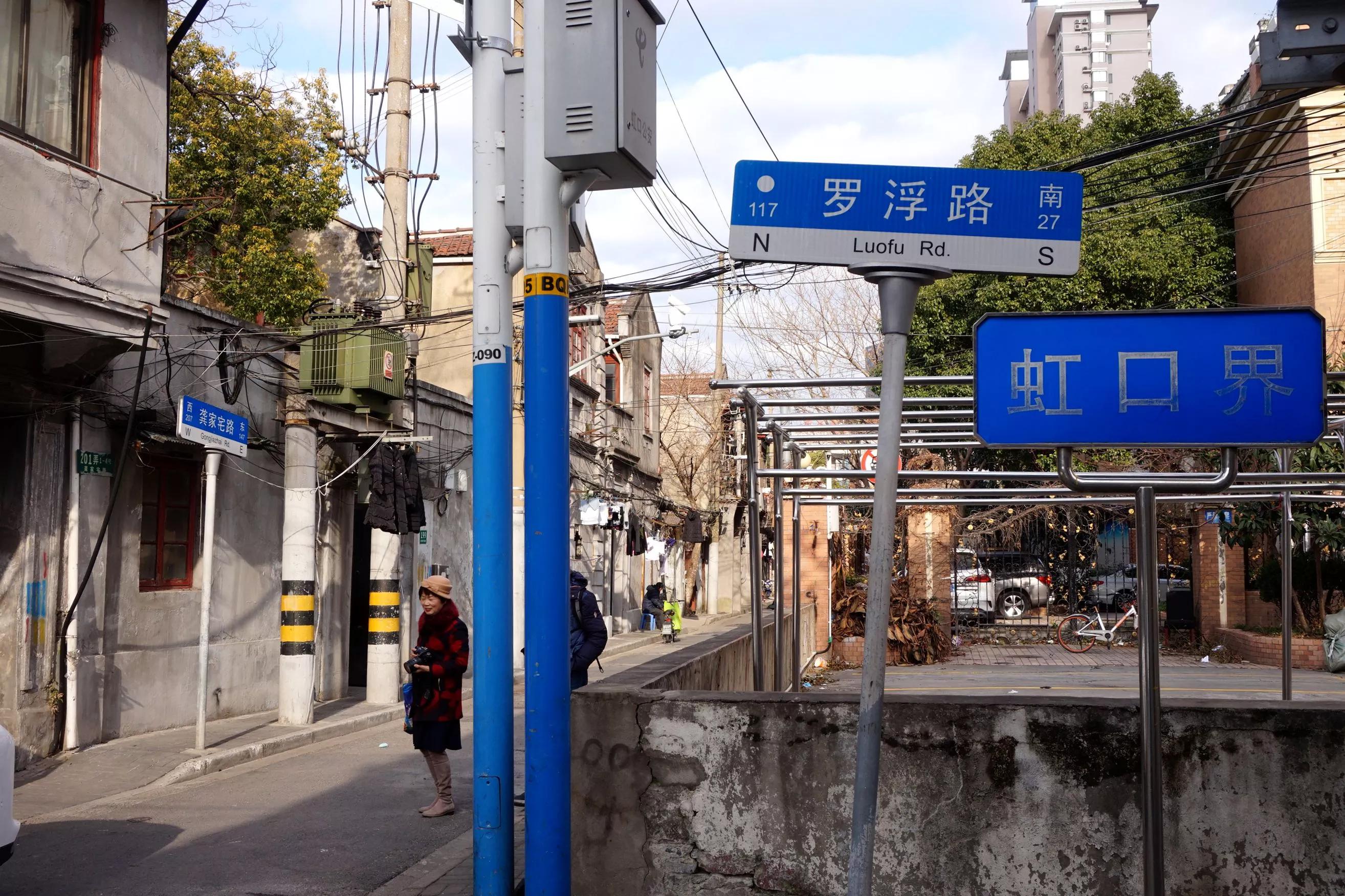 挥挥手不留痕迹,挥挥手不带走一粒尘土