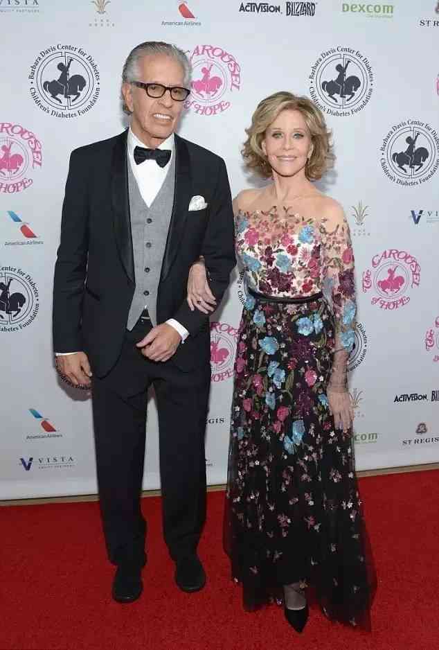 奥斯卡影后简·方达︱四段失败婚姻，母亲割喉自杀，父亲五次结婚