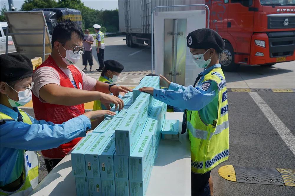 这个国庆节，上汽大众ID.家族用志愿红表达心中热爱
