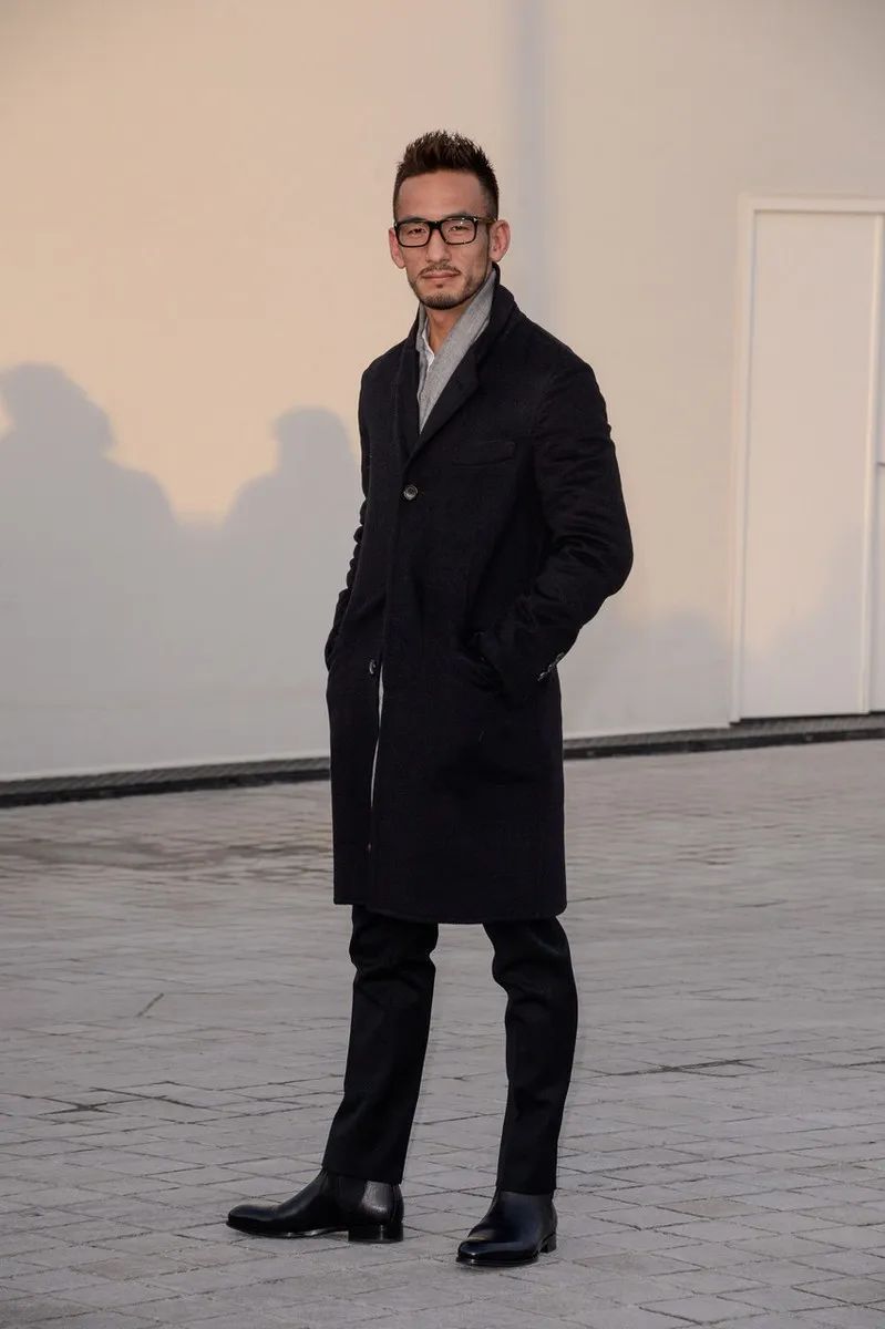175cm的中田英寿，亮相时装周穿成165cm，但气场很强大