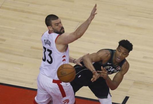 猛龙夺冠巡游洛瑞,洛瑞为什么能成为猛龙队史第一人