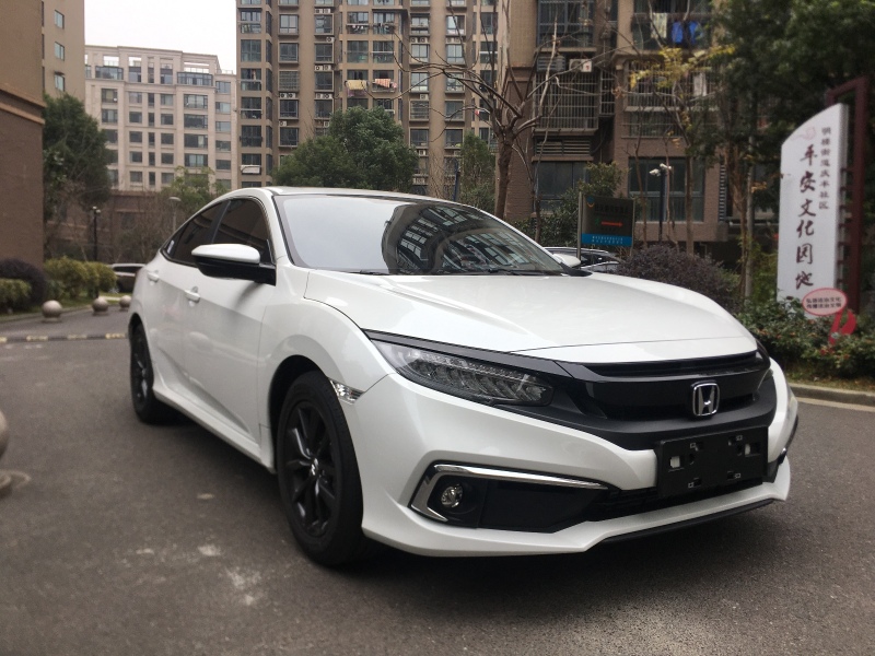 本田思域白色款,本田思域白色车漆蹭了怎么修复