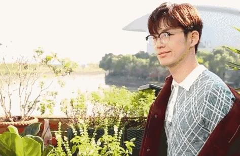 怎样选择适合自己脸型的眼镜,眼镜戴久了脸型变丑整形