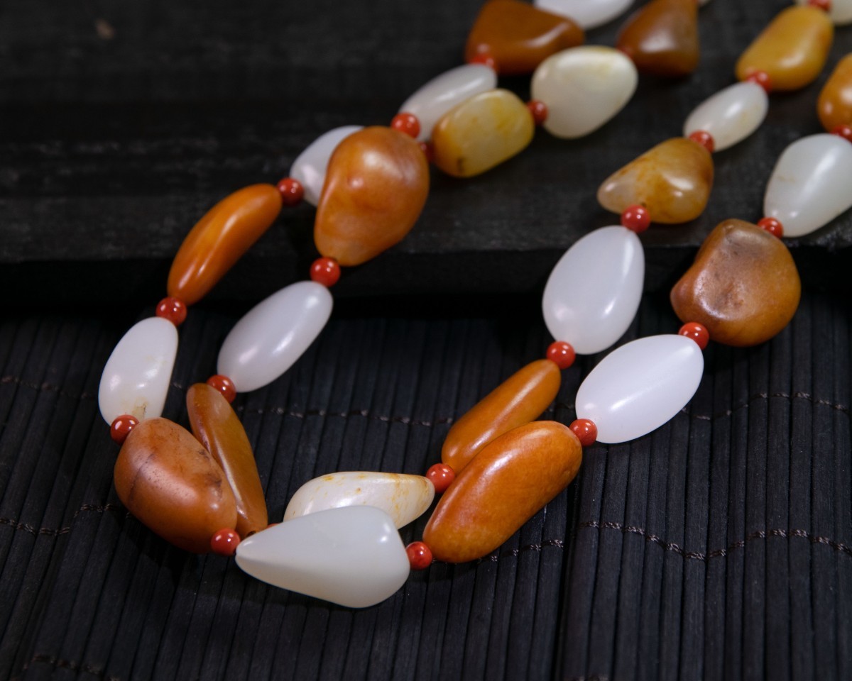 新疆和田玉籽料黄玉图片,和田玉黄玉和黄沁的区别