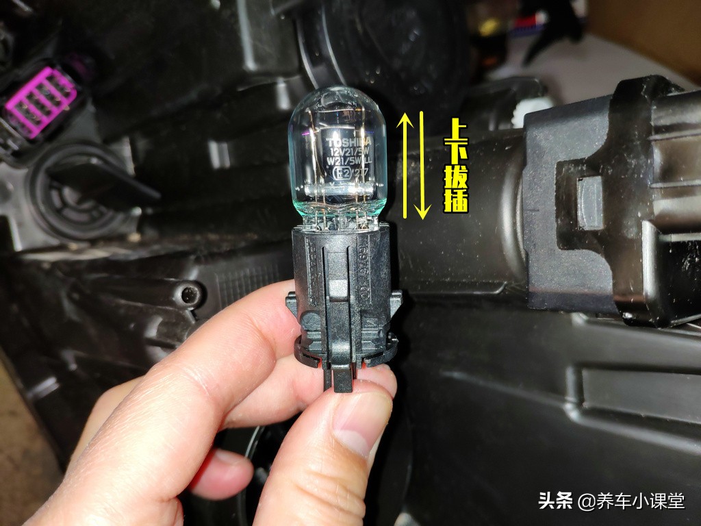 更换汽车大灯灯泡有必要去4s吗,去4s店换近光灯泡