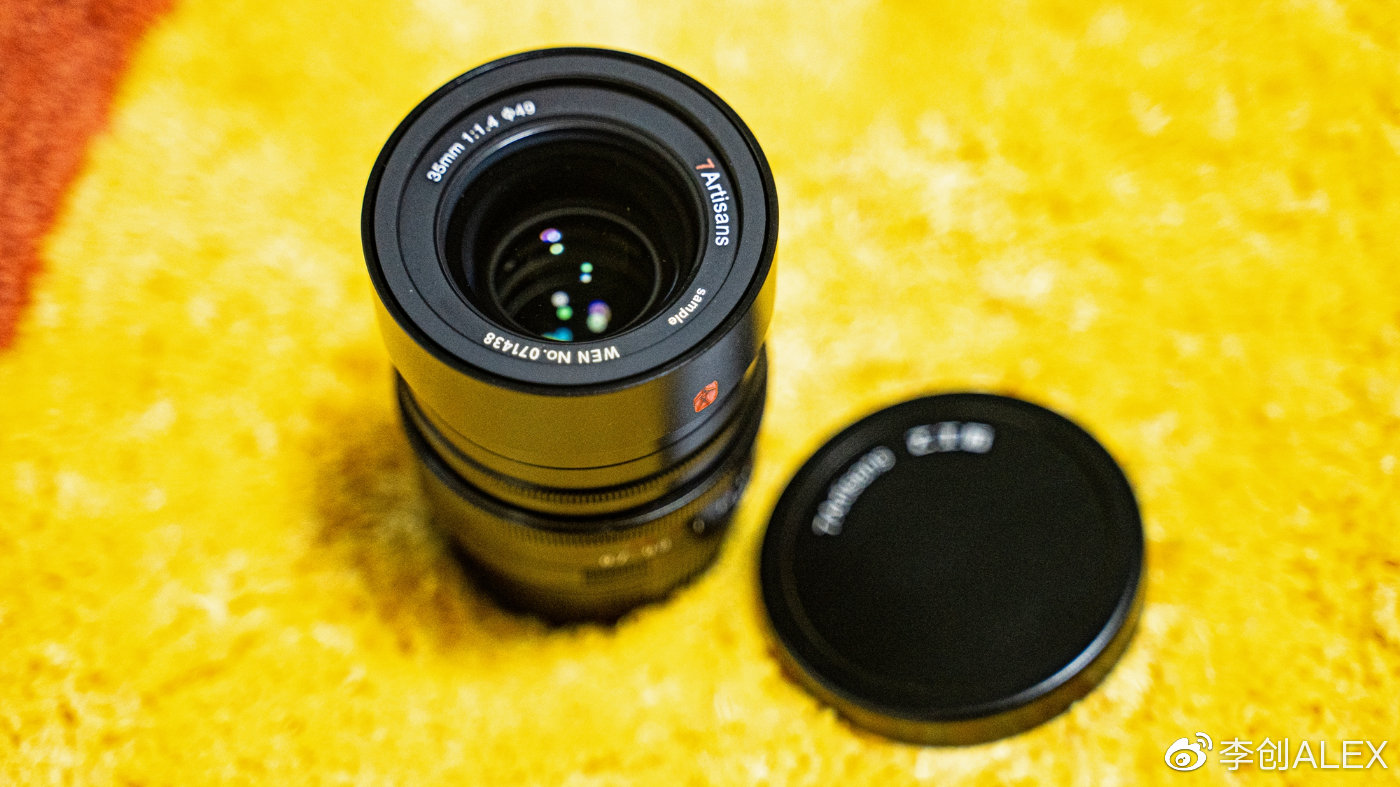 七工匠50mmf1.8镜头与55mmf1.05的区别,不到三千的旗舰机