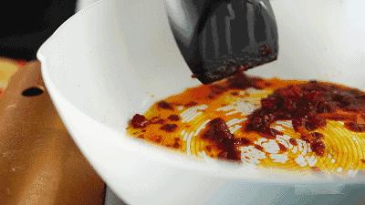 中国小有名气的酱，郫县豆瓣酱为何能被大众所喜爱？川菜不能没它