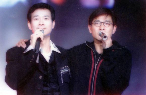 创大拇指和“老二”学说，屹立40年不倒，资助过很多明星，是谁