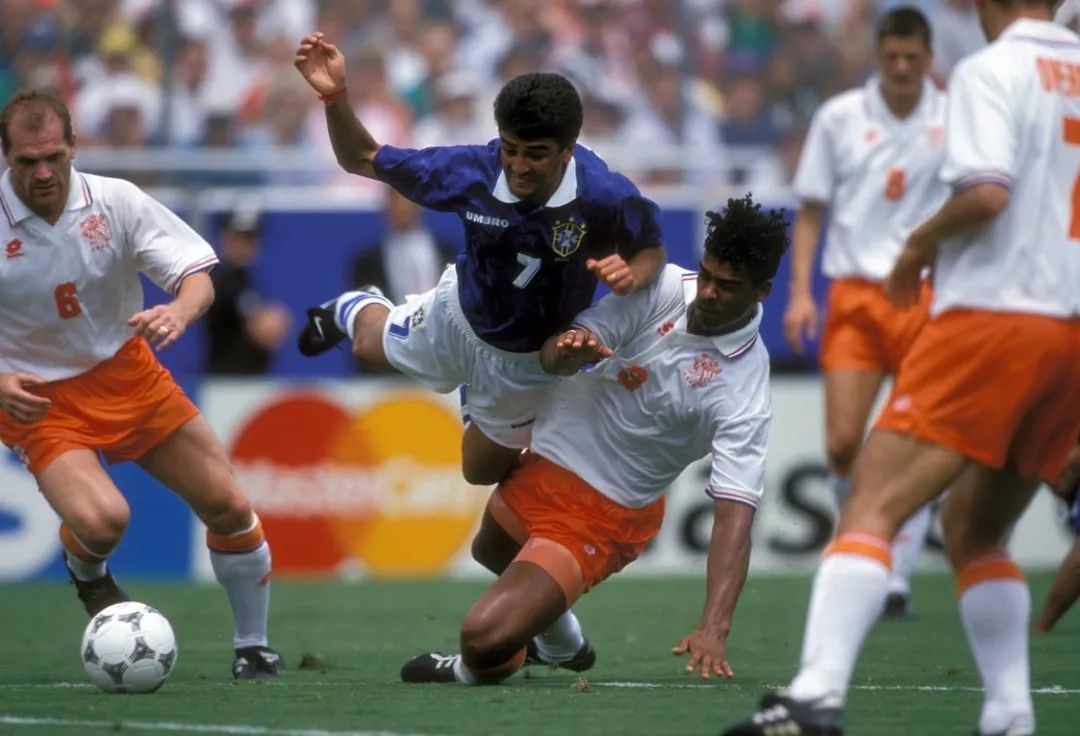 实况手游红卡传奇怎么续约,实况足球红卡到期续约视频