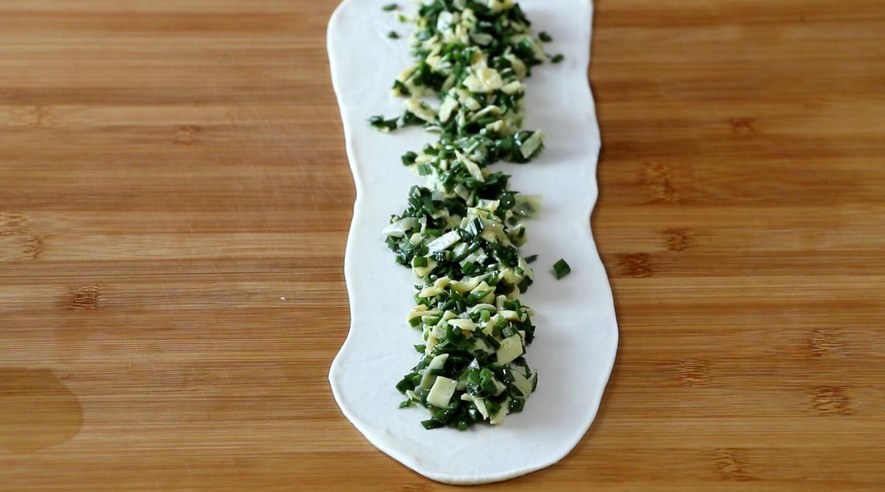 松软韭菜鸡蛋饼的做法,特色韭菜鸡蛋饼的做法