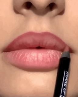 为啥柜姐给顾客化妆都那么高级,柜姐化妆免费培训吗