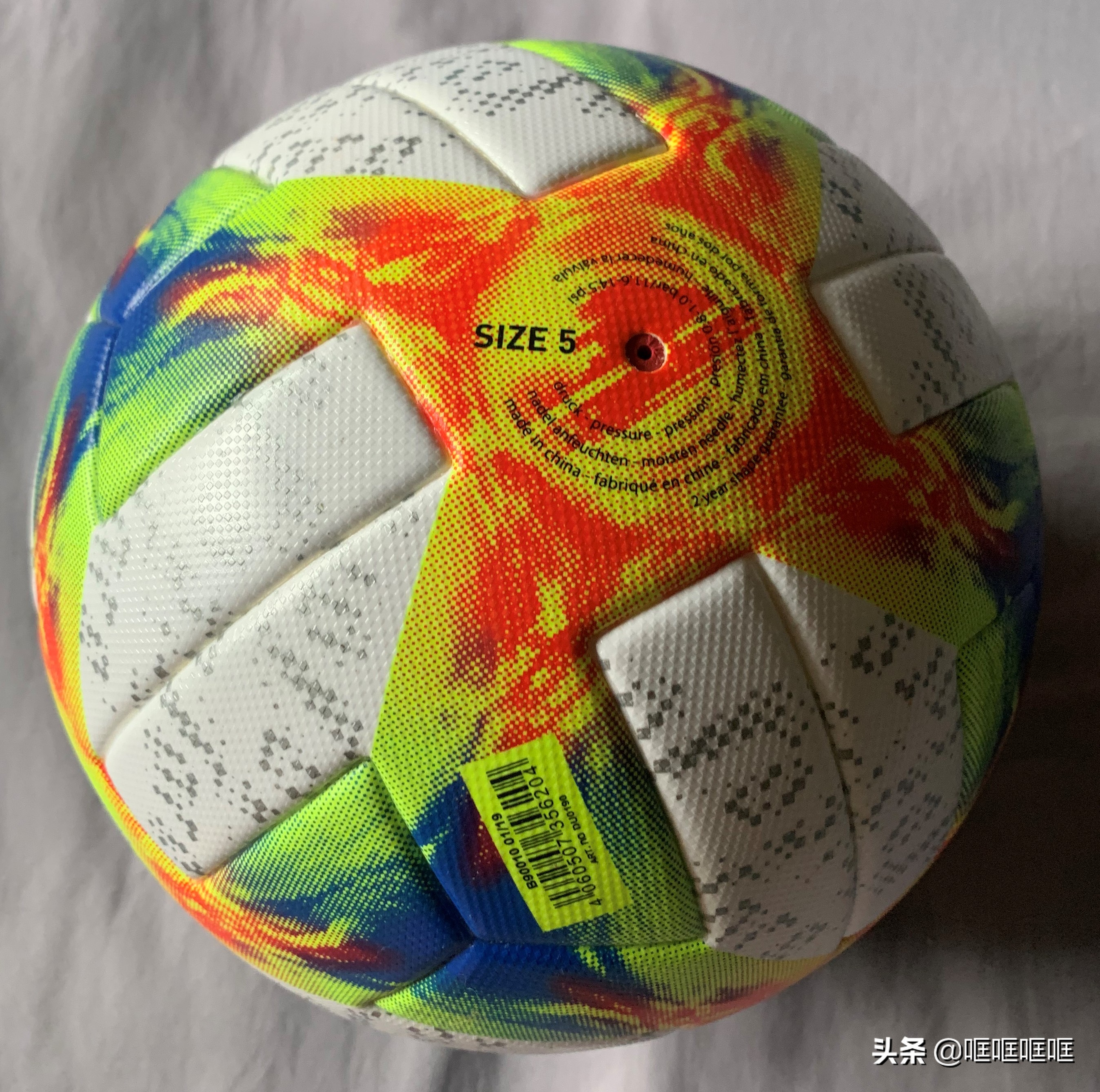 阿迪达斯足球淘汰赛专用高端版,阿迪达斯2020欧洲杯用球黑色款