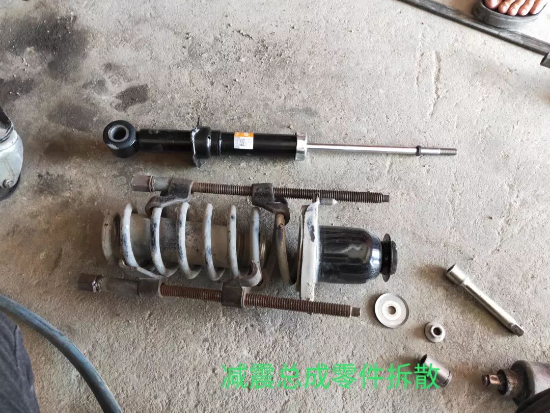 比亚迪f3更换丰田花冠减震器,丰田花冠后减震更换视频