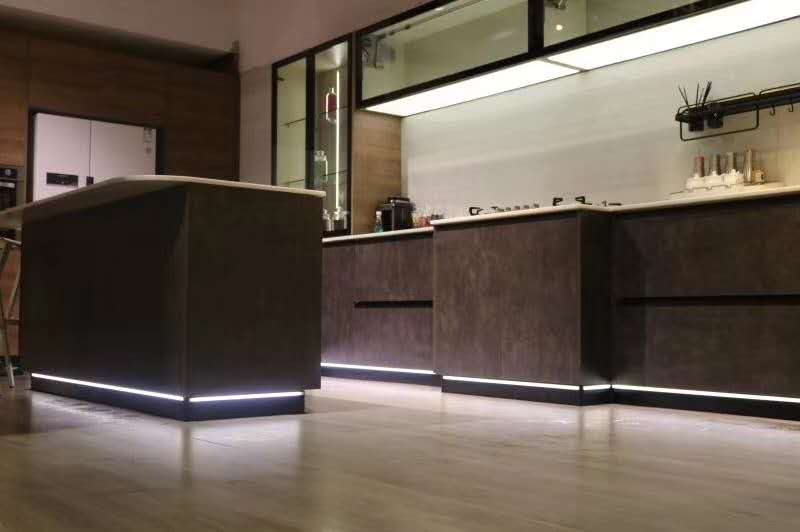 橱柜家具柜子里面装的灯，都是怎么安装的呢？灯都有什么样子的？