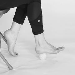 后脚跟崴脚怎么矫正,崴脚康复期走路足跟痛