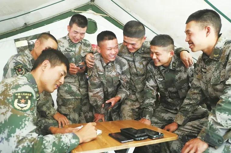 手机不能存军装照,留存军装照政策