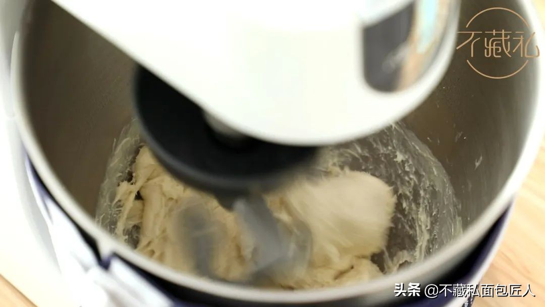 厨师机可以揉含水量低的面团吗,厨师机加黄油揉面团越来越粘