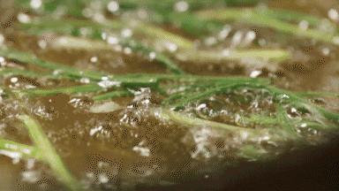 经过油炸后的油怎么利用,让油炸的油变清澈的妙招