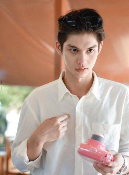 宋威龙柏原崇,柏原崇撞脸王嘉尔