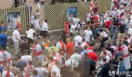 歧视咒骂！躺枪！嘲讽！英格兰黑人球员“点球黑锅”降临