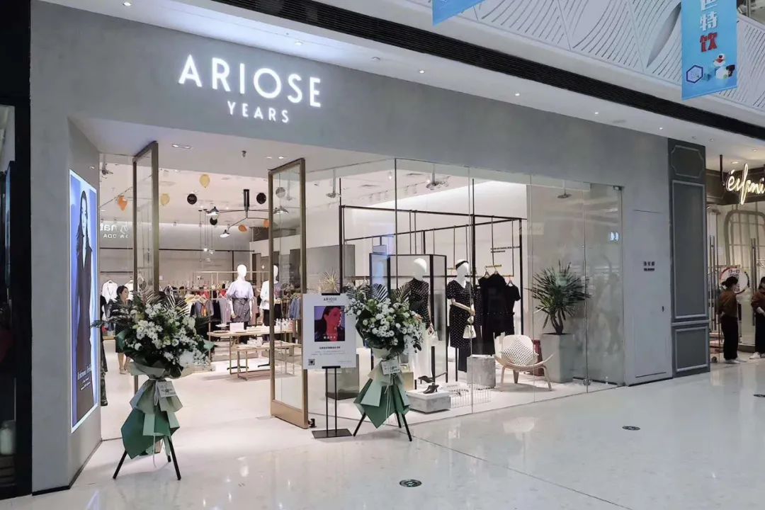 谁说服装店不行了？这个低调的女装却悄悄地开了1200多家店