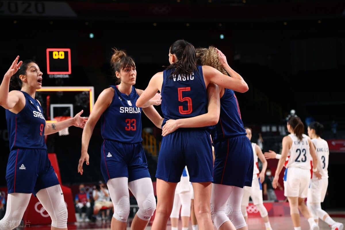 中国女篮载入史册的惊天大逆转,中国女篮三分雨狂轰乱炸