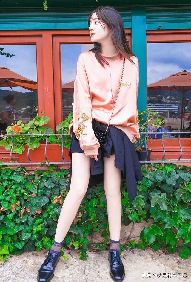 为啥好多女人都不穿高跟鞋了,适合现在穿的小白鞋