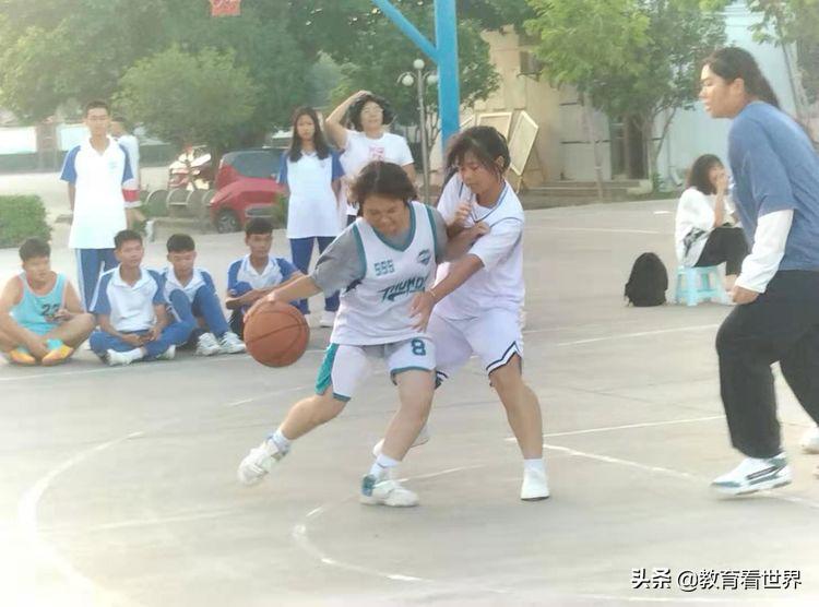 篮球赛顽强拼搏,柳城县中小学生篮球赛