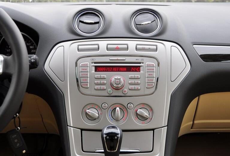 2012上牌的蒙迪欧致胜是哪一款,蒙迪欧致胜好还是七代雅阁好