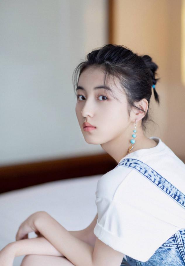 适合小圆脸女生的发型学生党,适合小圆脸发际线高的女生的发型