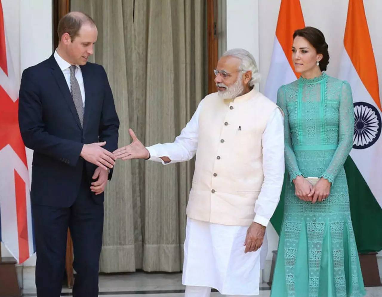 查尔斯的手指肿如香肠,查尔斯王子手指肿如香肠