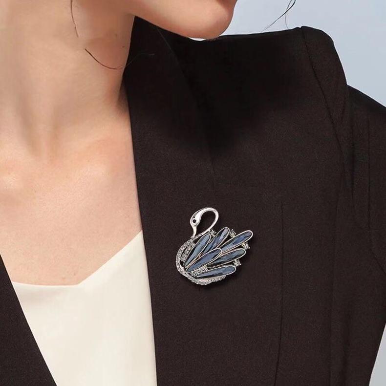 别上一枚胸针，让你温婉精致有气质