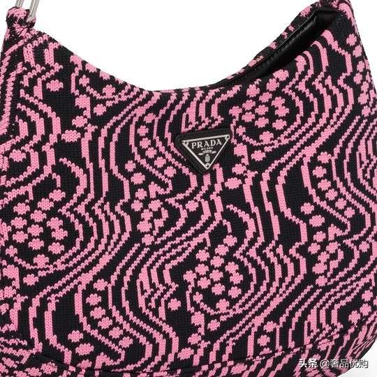 prada新款刺绣宽肩带,prada三角徽标外套