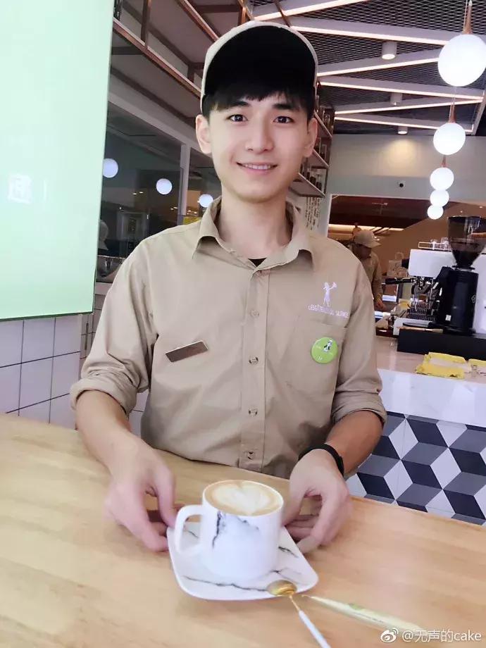 这个车行洗车速度慢10多分钟,但来过的客人都成了回头客