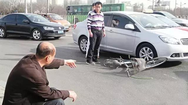 年度最佳碰瓷多亏了行车记录仪,碰瓷终结者比行车记录仪还好用