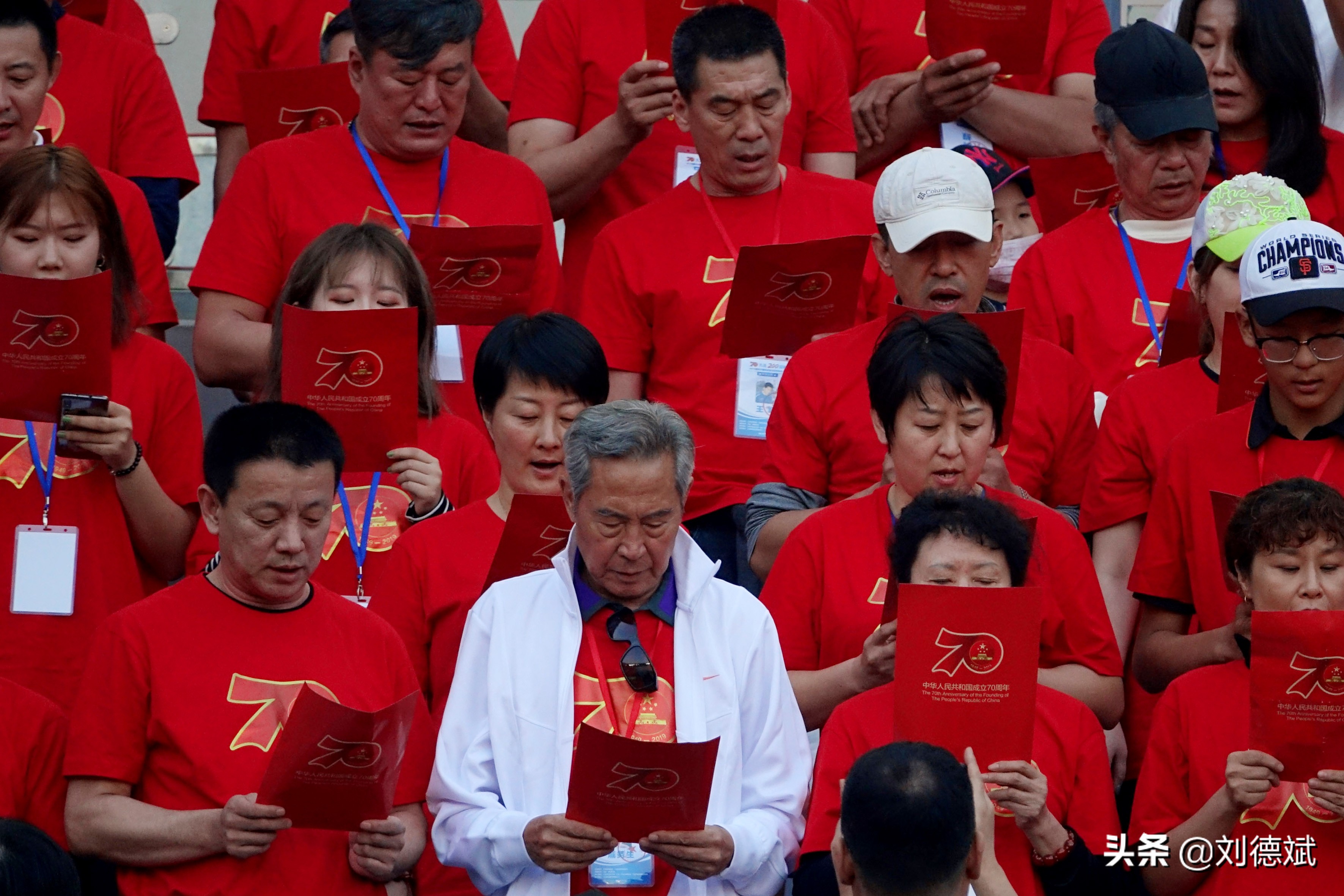 大连球迷唱国歌,大连70名国足助阵