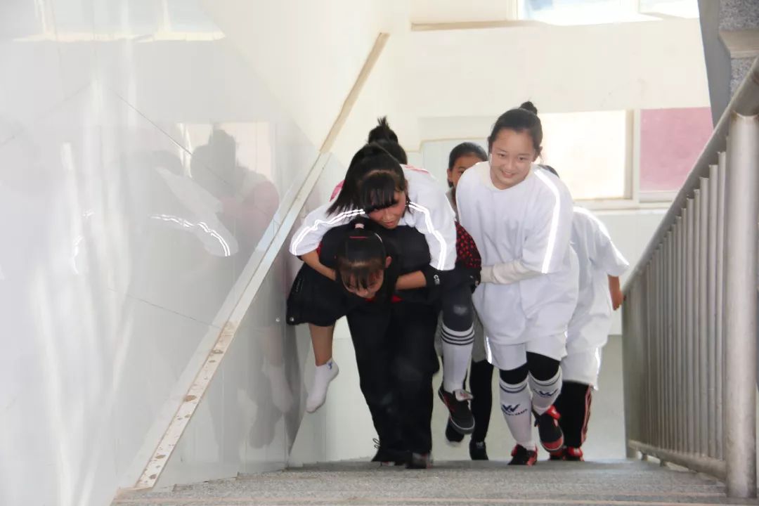 定边县东关小学足球队比赛视频,榆林市定边县第三中学足球联赛