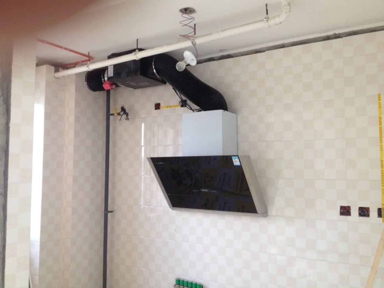 油烟机跟集成灶选哪个,油烟机和集成灶选哪个比较好