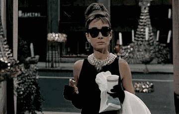 奥黛丽赫本：绝世容颜背后的秘密！